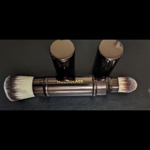 Hourglass Retractable Double-Ended Complexion Brush